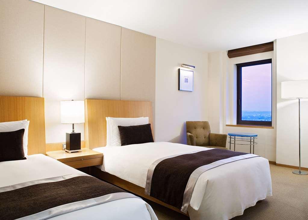 Ambassador Hotel Hsinchu Rom bilde A room at the hotel
