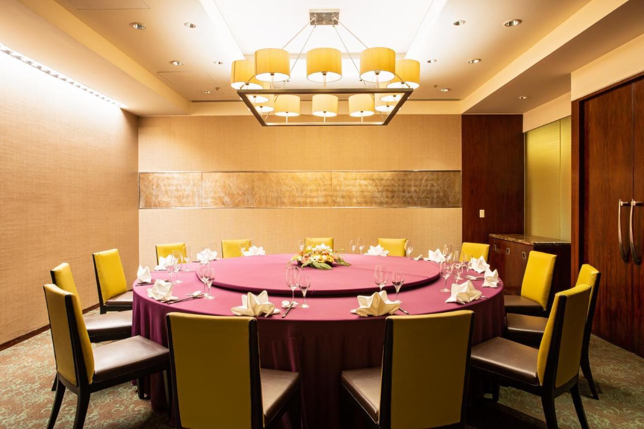 Ambassador Hotel Hsinchu Eksteriør bilde A private dining room at a restaurant in Hong Kong
