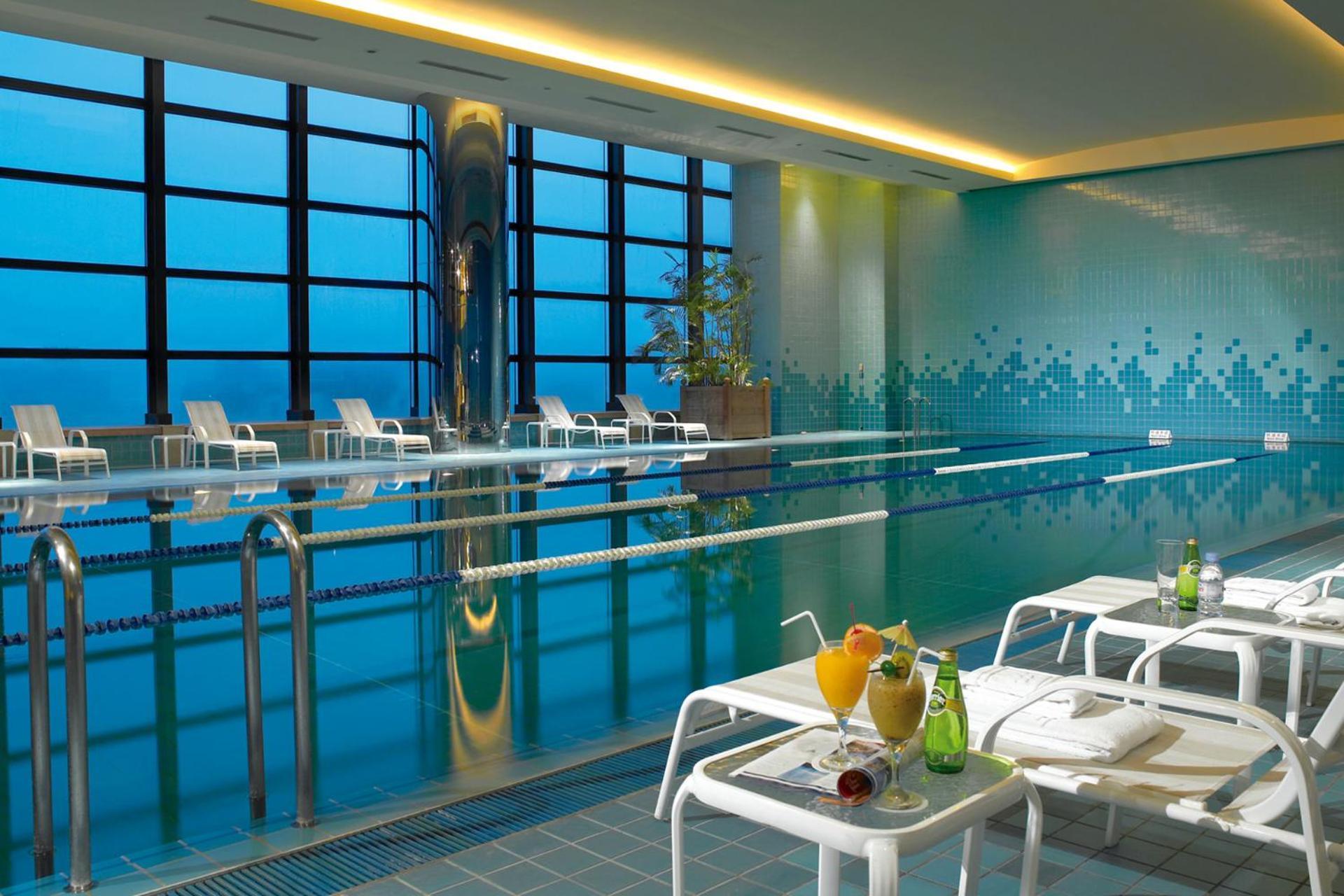 Ambassador Hotel Hsinchu Eksteriør bilde The swimming pool at the hotel